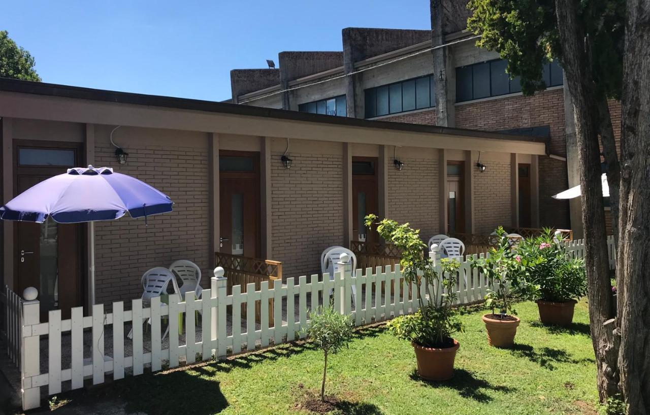 Hotel Johnson Πεσκιέρα ντελ Γκάρντα Εξωτερικό φωτογραφία