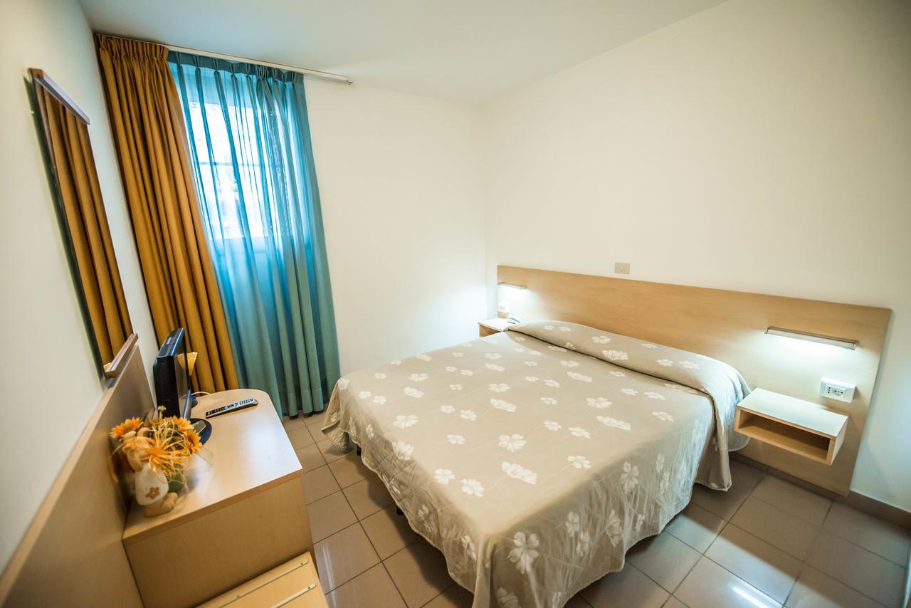 Hotel Johnson Πεσκιέρα ντελ Γκάρντα Εξωτερικό φωτογραφία