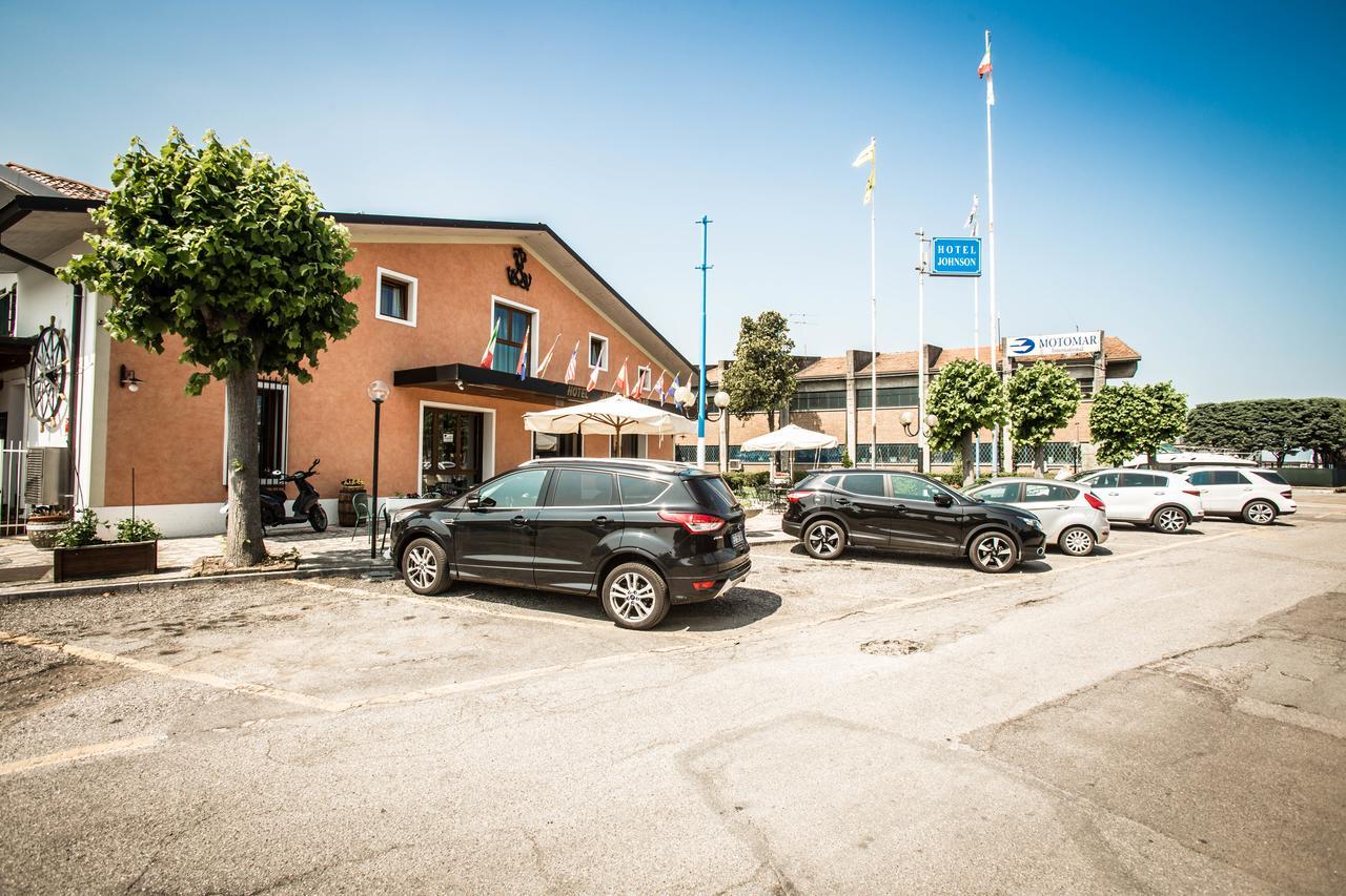 Hotel Johnson Πεσκιέρα ντελ Γκάρντα Εξωτερικό φωτογραφία