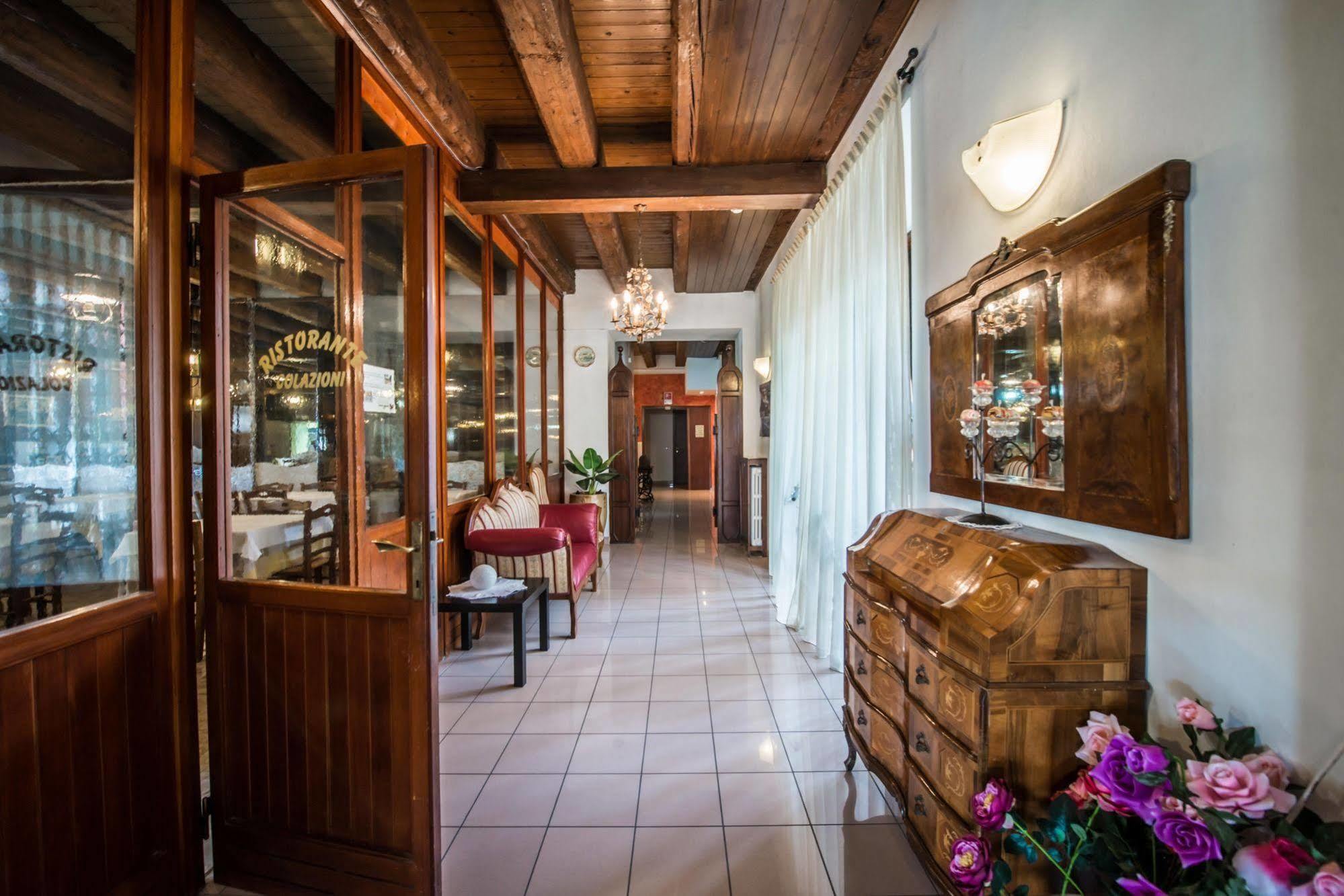 Hotel Johnson Πεσκιέρα ντελ Γκάρντα Εξωτερικό φωτογραφία