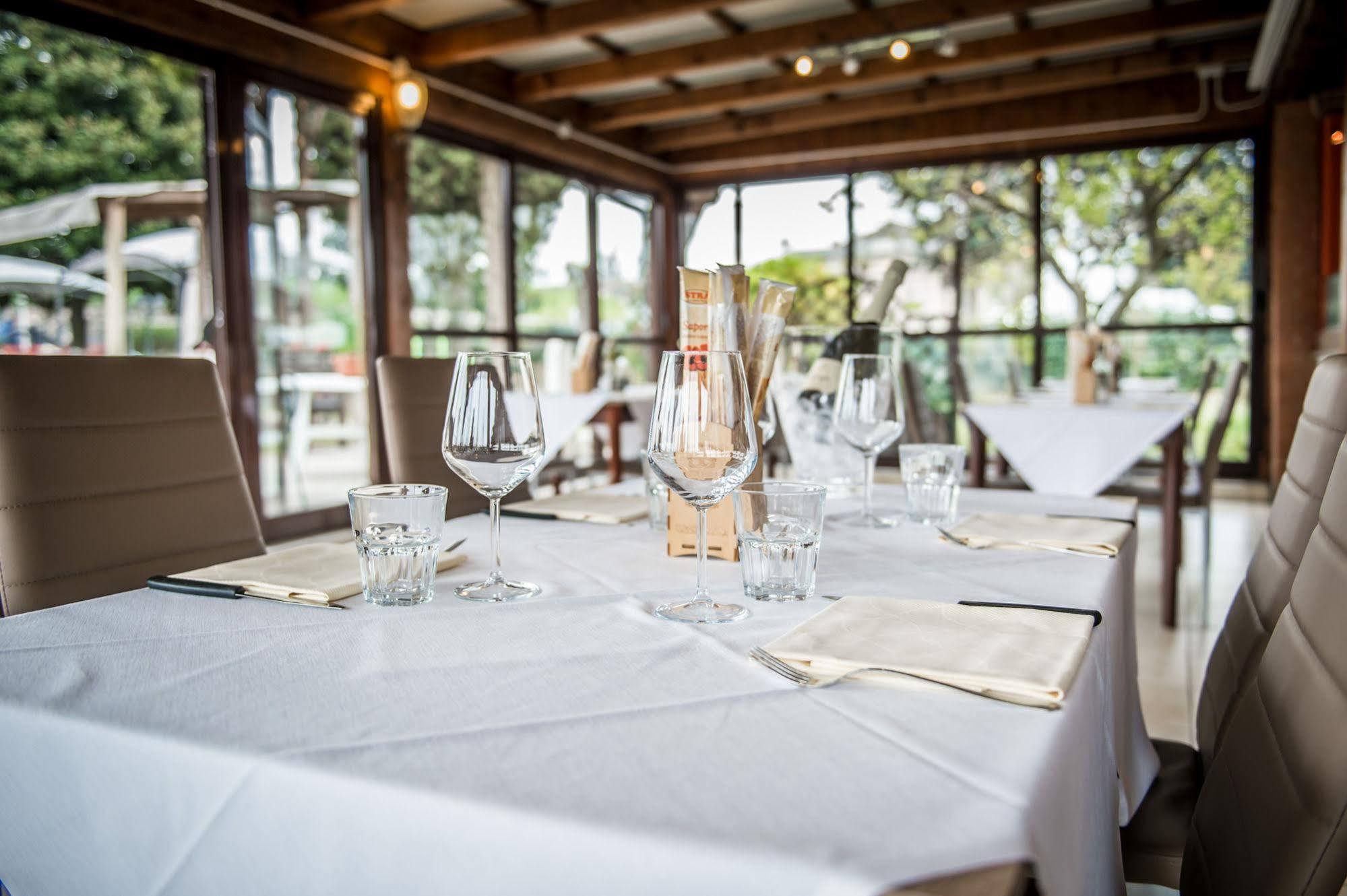 Hotel Johnson Πεσκιέρα ντελ Γκάρντα Εξωτερικό φωτογραφία