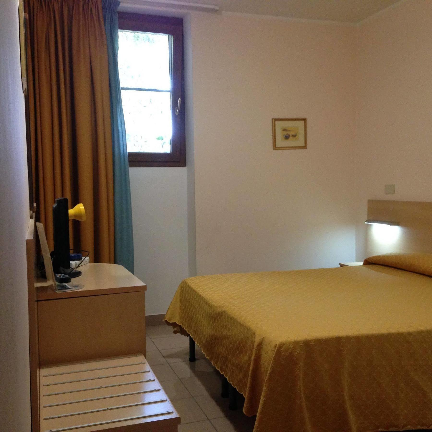 Hotel Johnson Πεσκιέρα ντελ Γκάρντα Εξωτερικό φωτογραφία