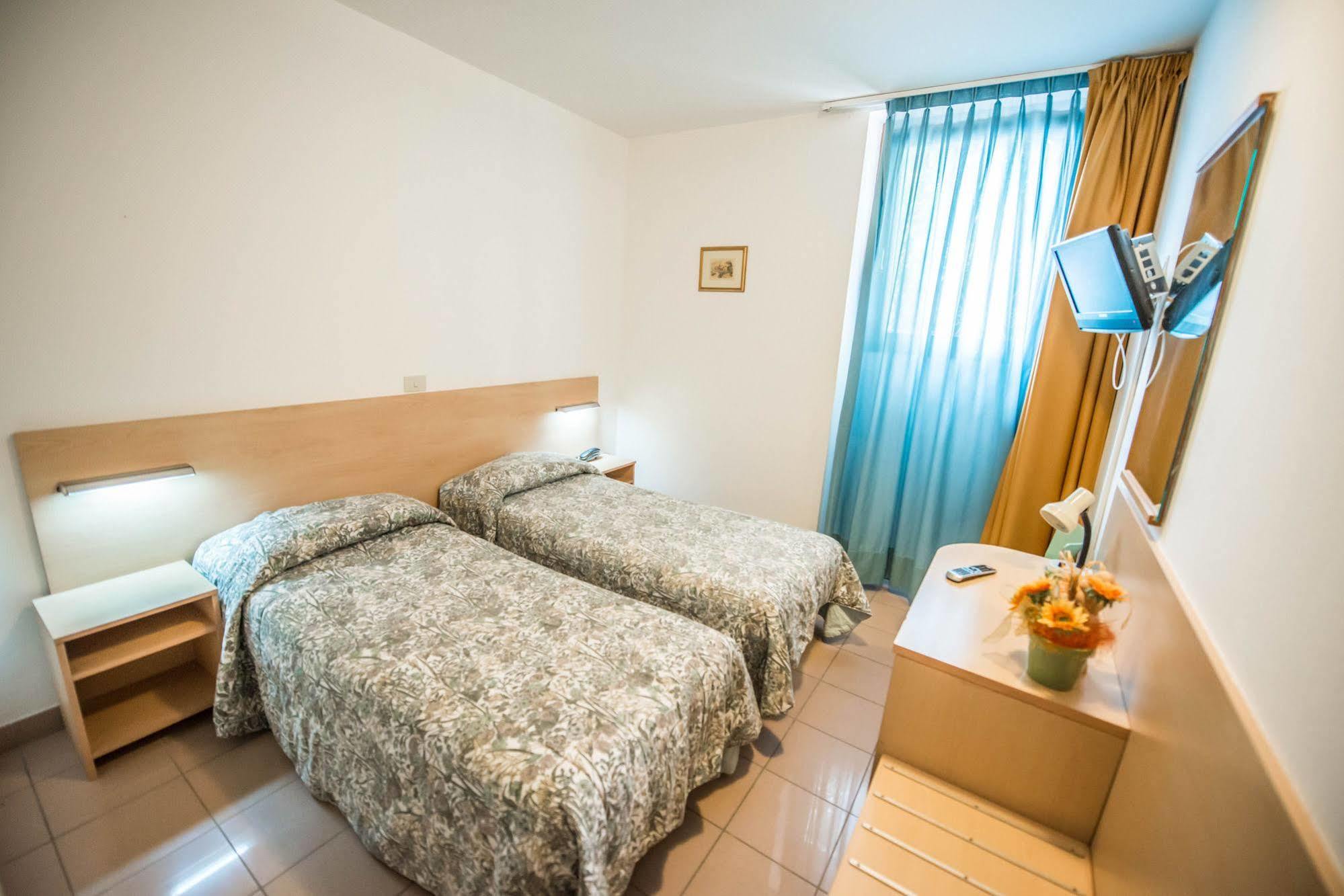 Hotel Johnson Πεσκιέρα ντελ Γκάρντα Εξωτερικό φωτογραφία