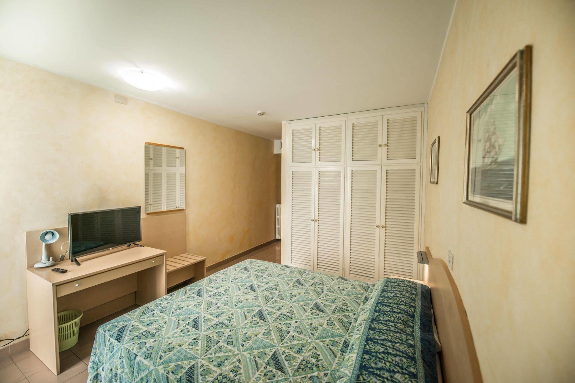 Hotel Johnson Πεσκιέρα ντελ Γκάρντα Εξωτερικό φωτογραφία