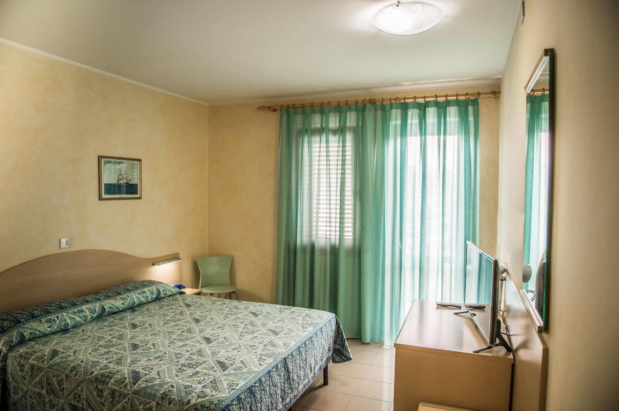 Hotel Johnson Πεσκιέρα ντελ Γκάρντα Εξωτερικό φωτογραφία