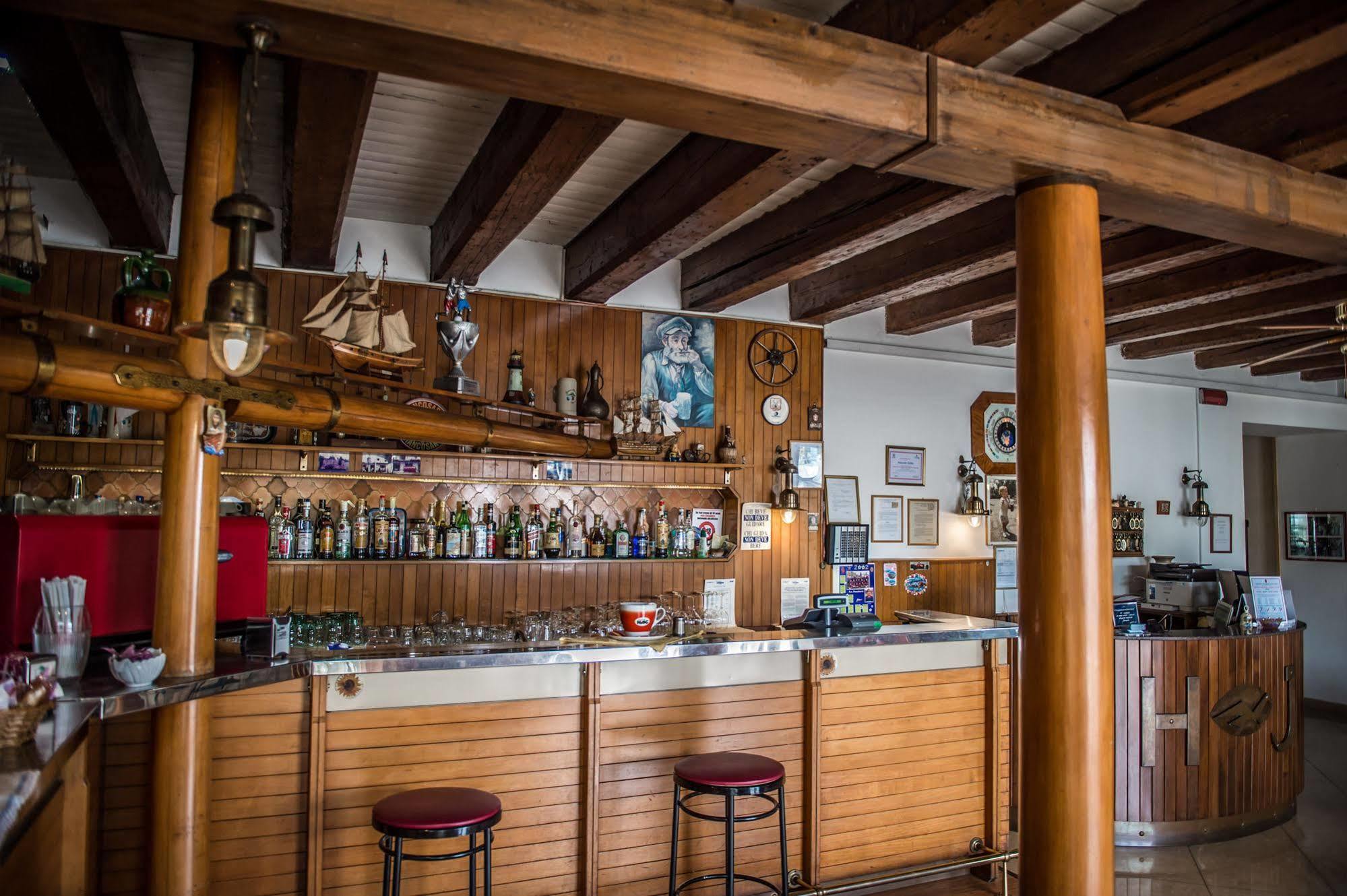 Hotel Johnson Πεσκιέρα ντελ Γκάρντα Εξωτερικό φωτογραφία
