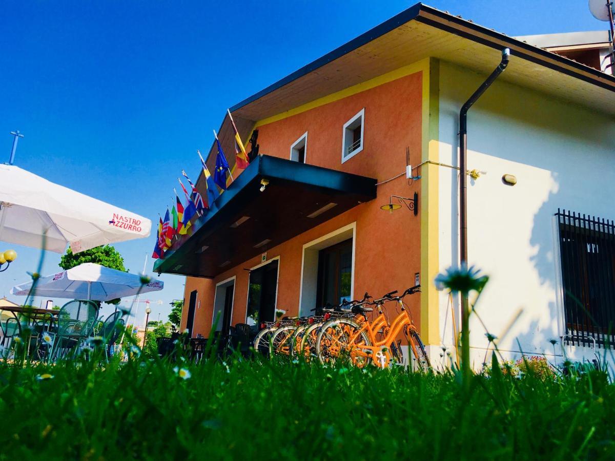 Hotel Johnson Πεσκιέρα ντελ Γκάρντα Εξωτερικό φωτογραφία